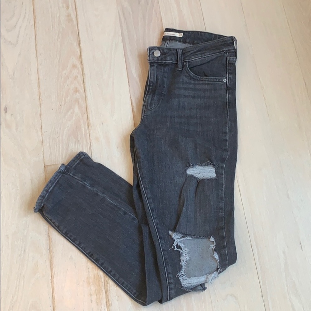Dark Grey Levi Jeans
